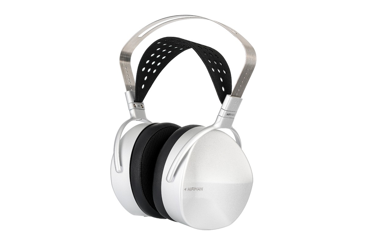 Casque fermé blanc et argent vu de trois quarts