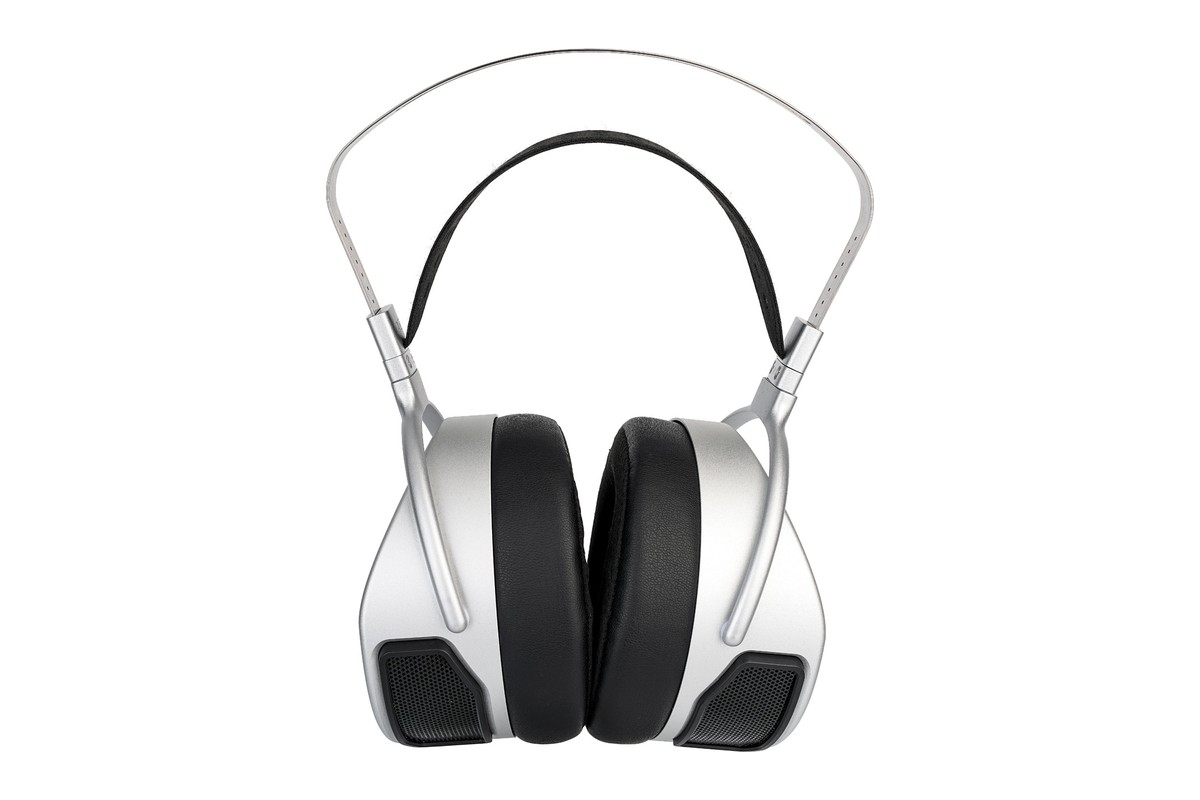 Casque vu de face avec ses coussinets noirs