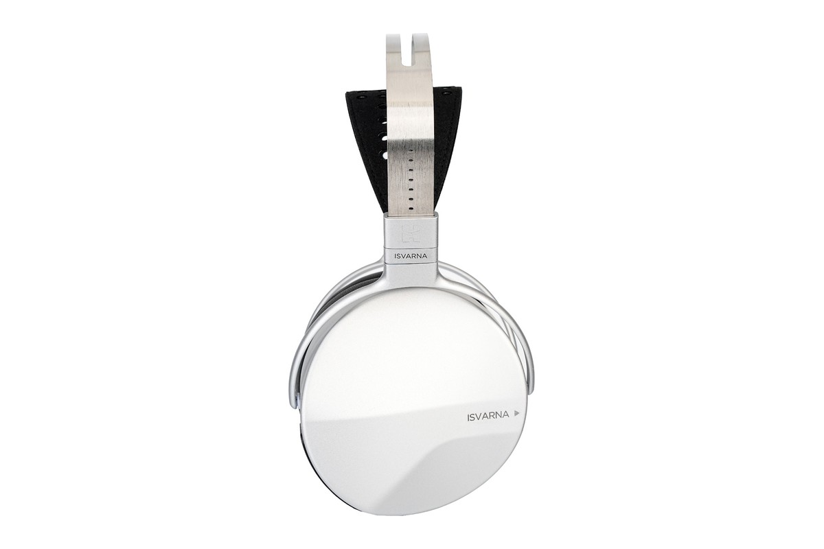 Coque du casque vue de profil avec son arceau argenté