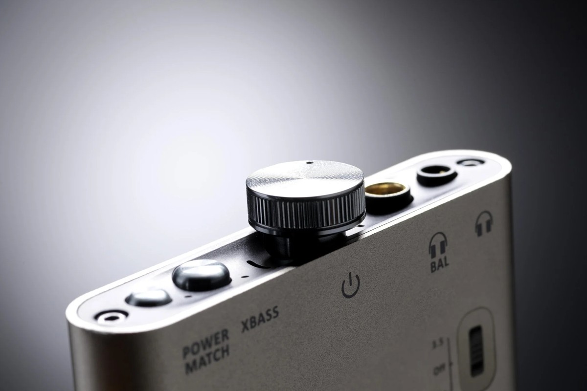 Close-up of the top: volume wheel, Power Match and XBass buttons, headphone sockets