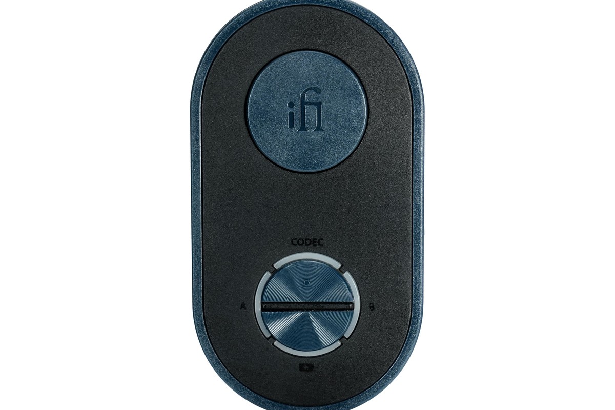 iFi Audio UP Travel vu de trois quarts