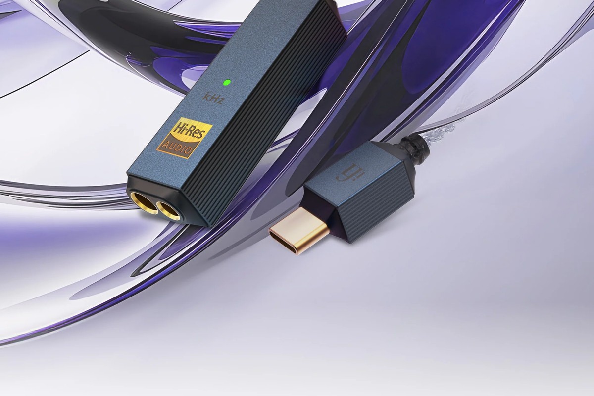 Midnight blue unit and USB-C plug on a background of violet swirls