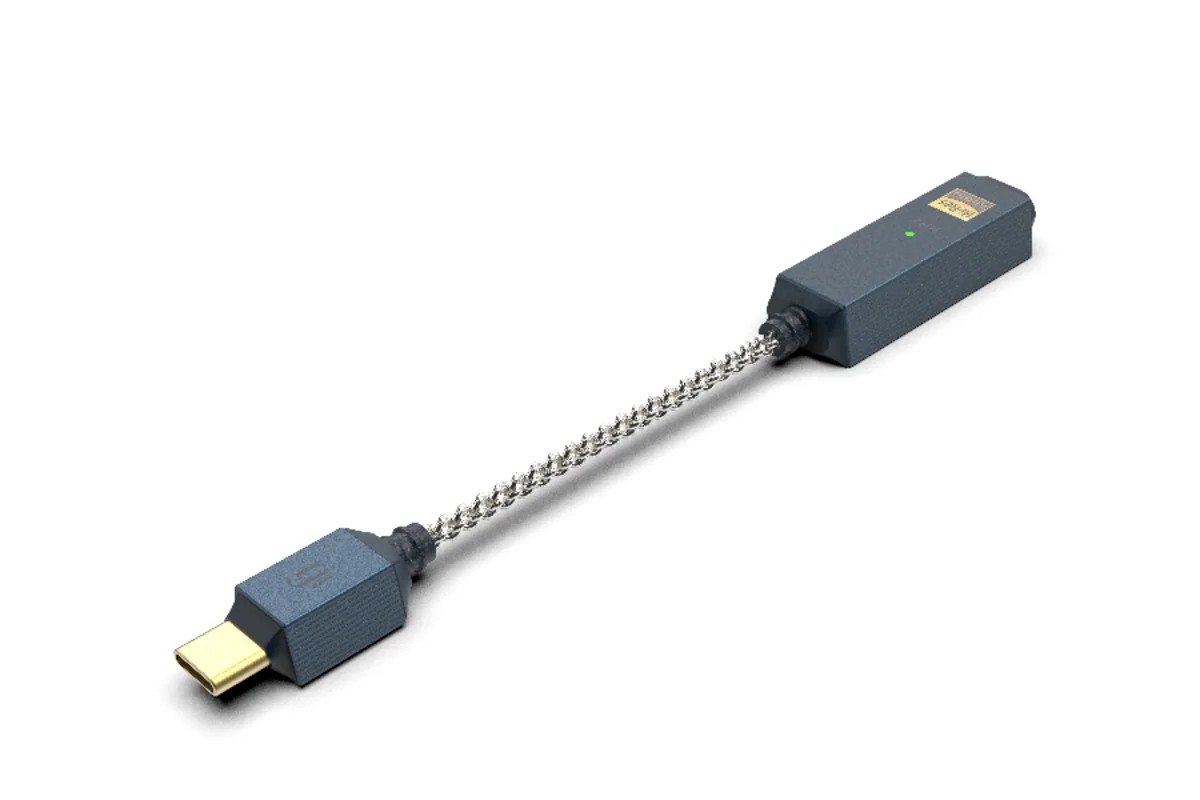 Braided silver cable between the USB-C plug and the unit
