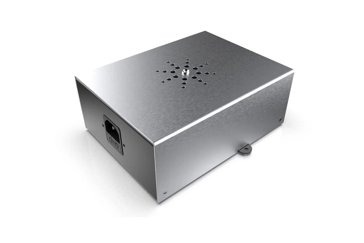 Compact aluminium housing seen at three-quarters