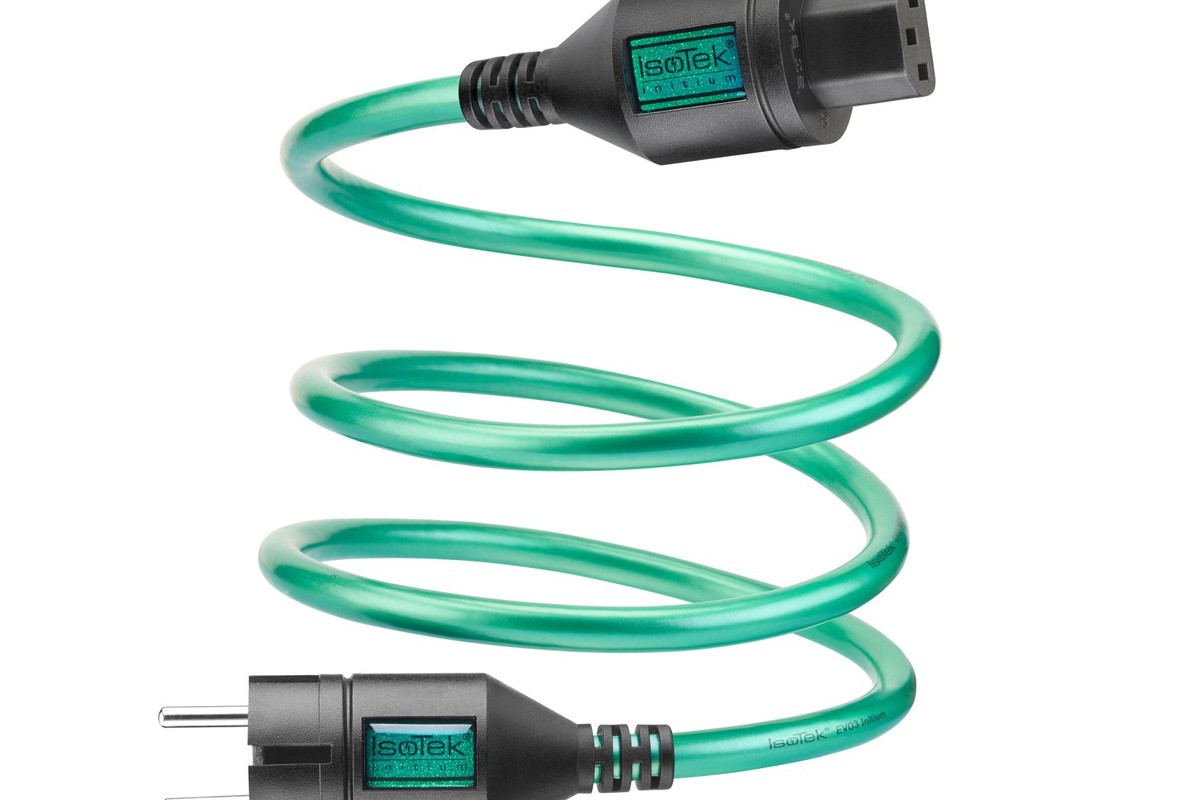 Câble IsoTek EVO3 Initium lové, prise Schuko et connecteur IEC C13