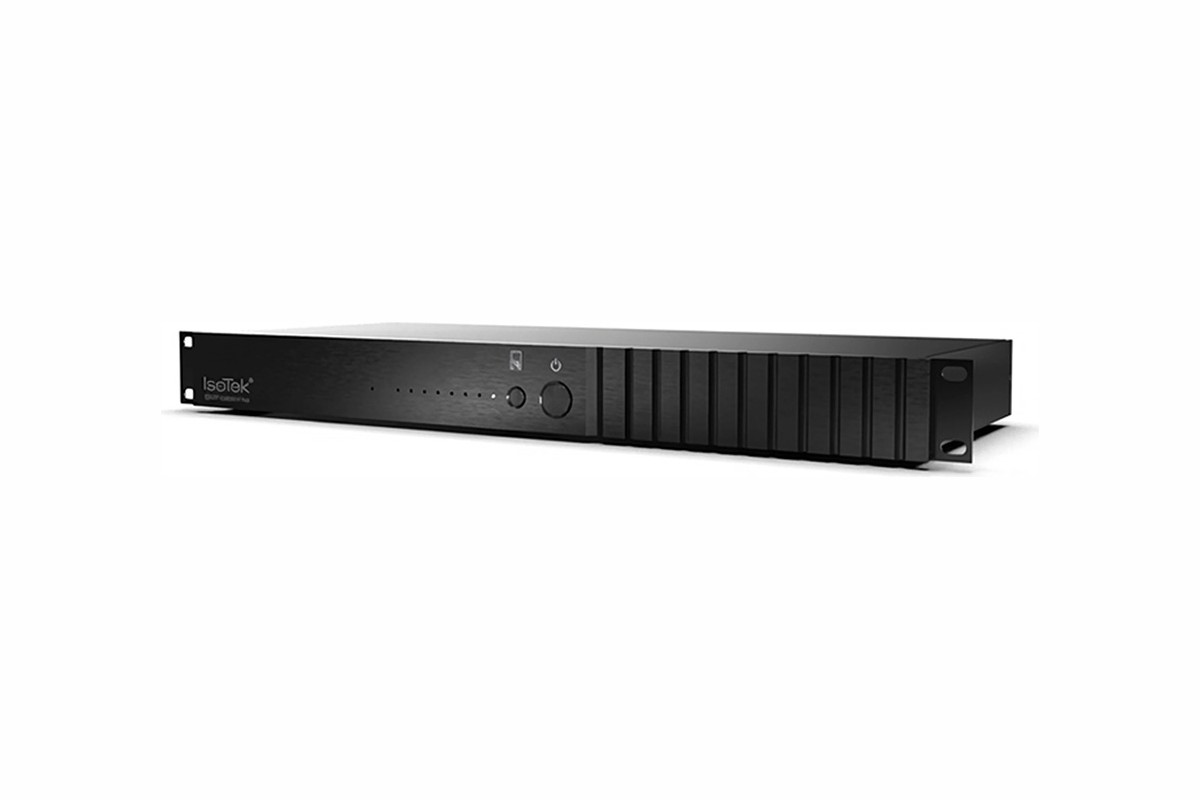 IsoTek Smart Alpha vu de trois quarts, rangée de témoins et deux boutons en façade