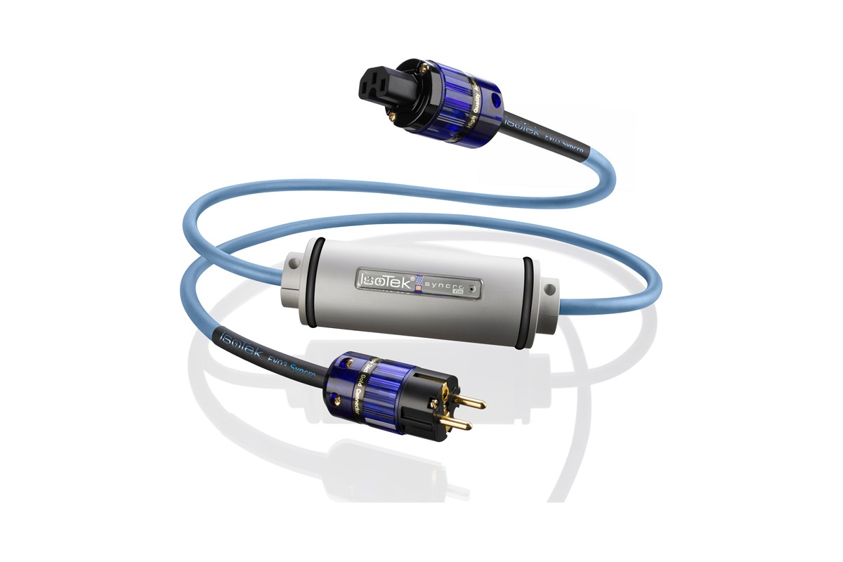 Le câble IsoTek EVO3 Syncro, son cylindre en aluminium usiné, sa fiche Schuko et son connecteur C15