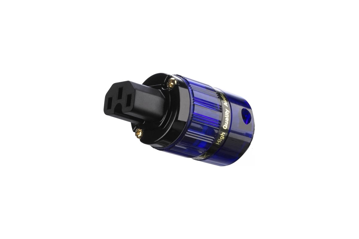 Le connecteur IEC C15 IsoTek 24CT Gold, corps translucide bleu et nez noir