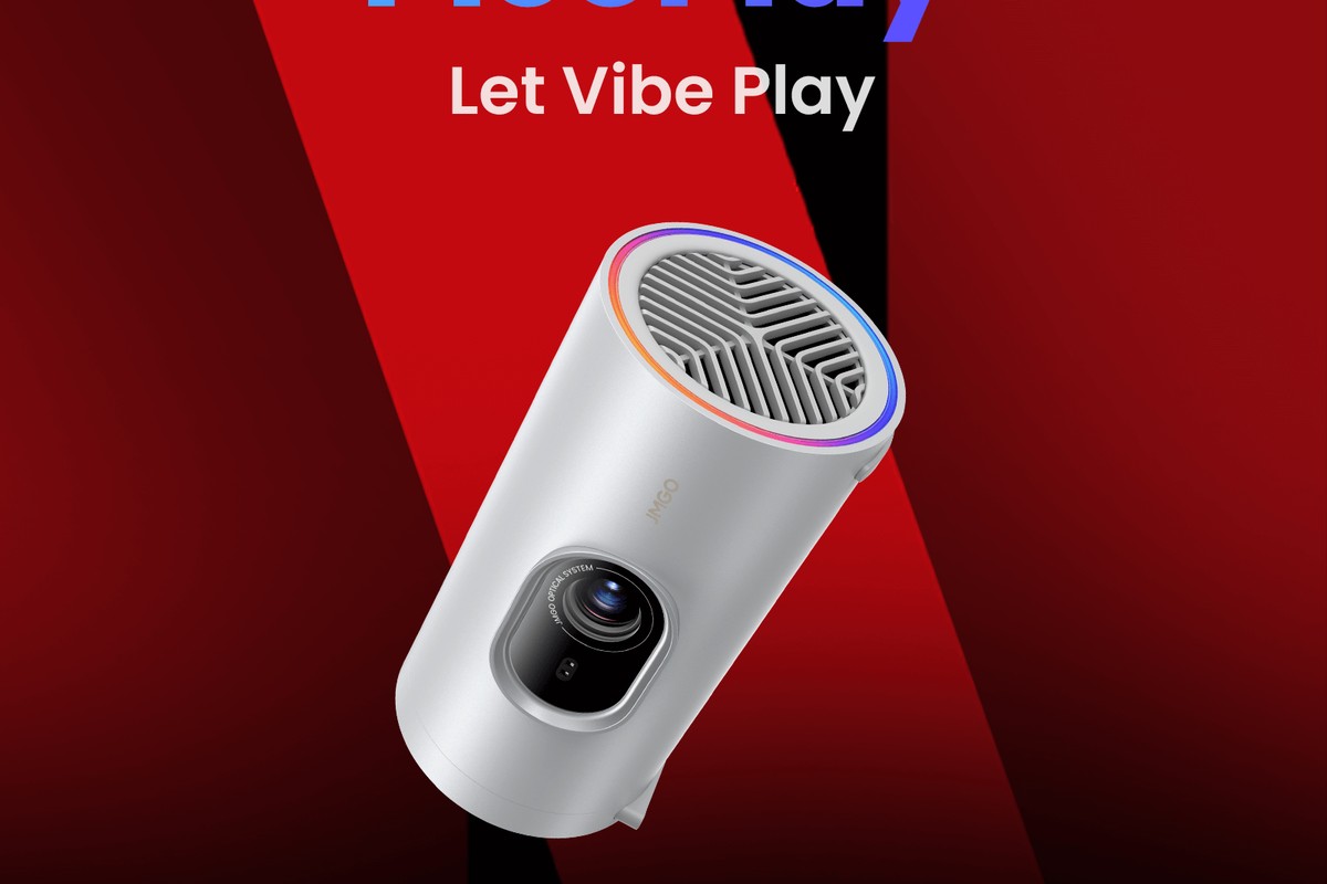 Mini-projecteur de poche JMGO PicoPlay+ dans une main