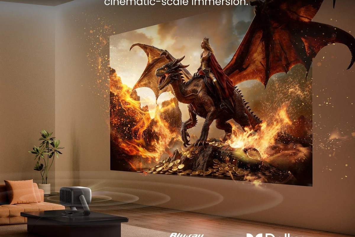 Projecteur JMGO N3 Ultimate projetant une grande image en salon