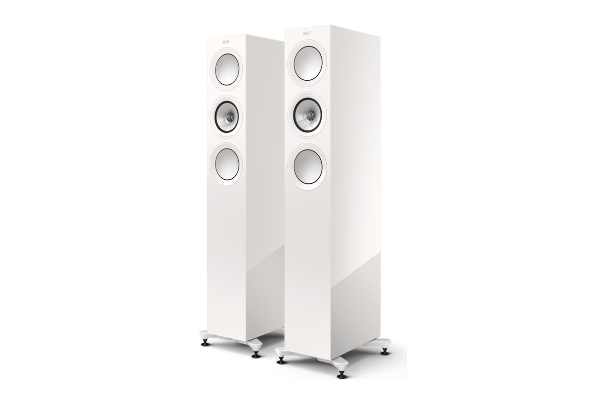 Détail du haut-parleur coaxial Uni-Q en façade