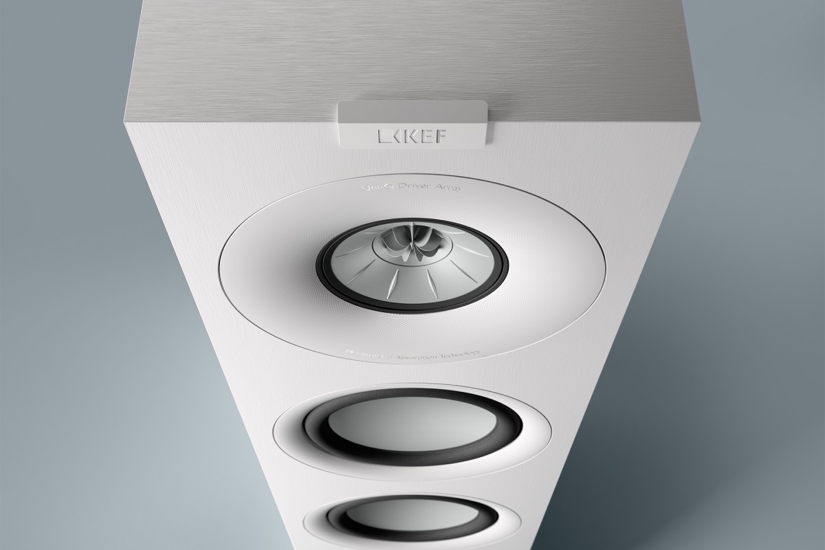 Vue de dessus du haut-parleur coaxial Uni-Q en finition blanche