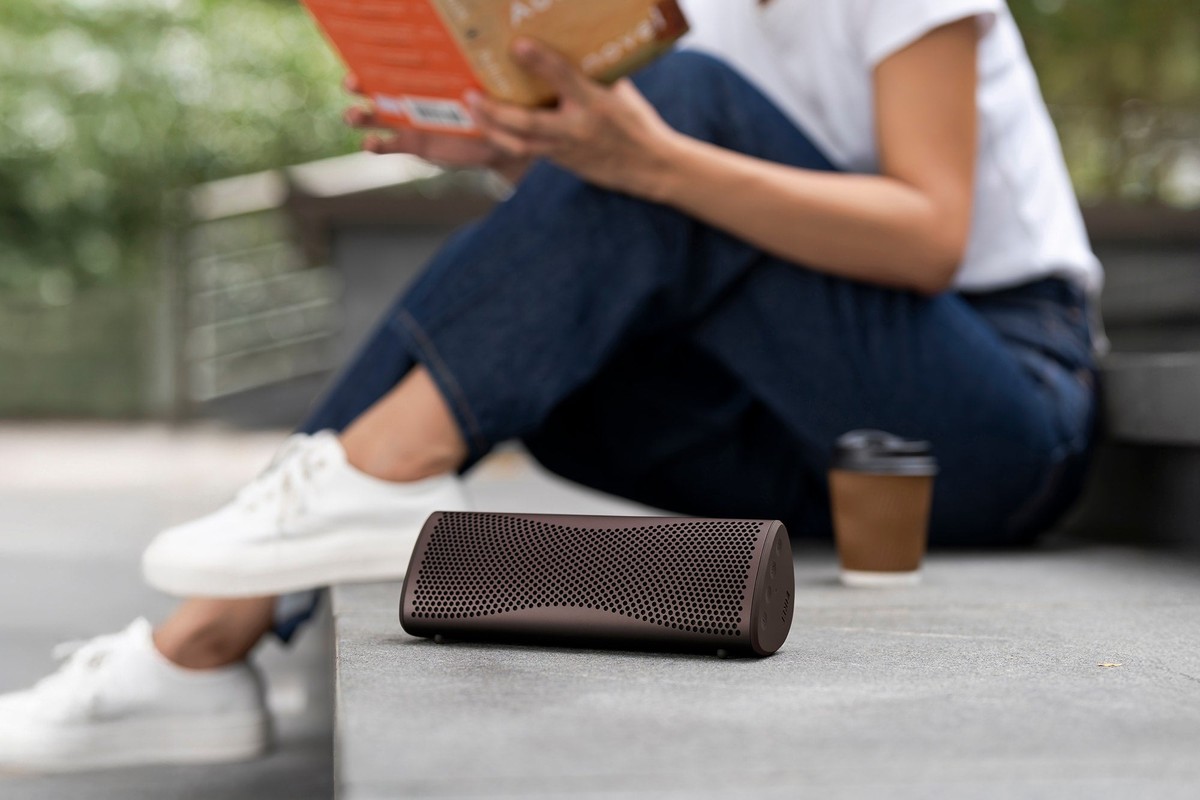 Enceinte tenue en main, finition Cocoa Brown