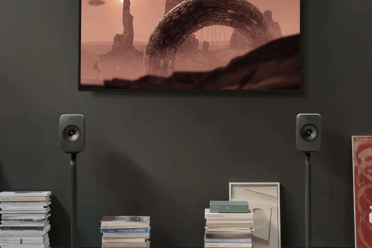Pied de sol KEF S1 avec une enceinte LSX II
