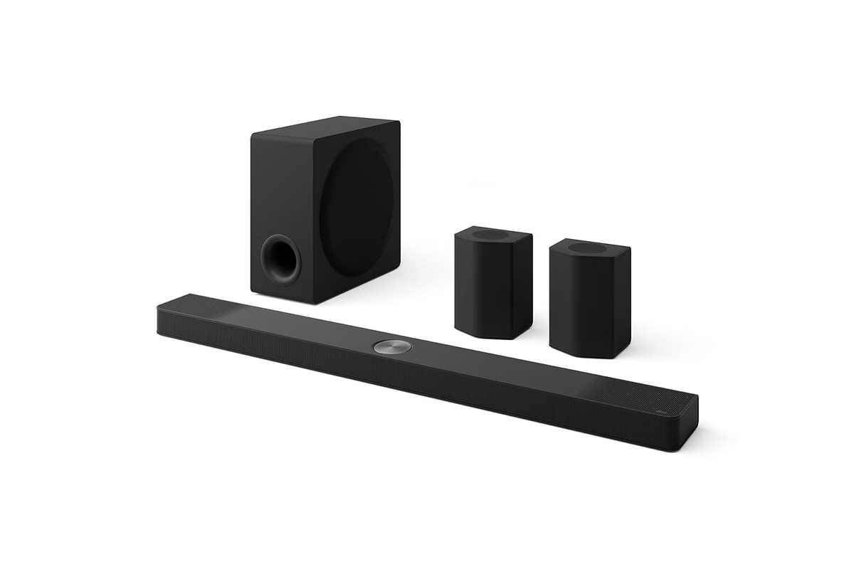 LG DS95TR soundbar with its subwoofer and two rear speakers