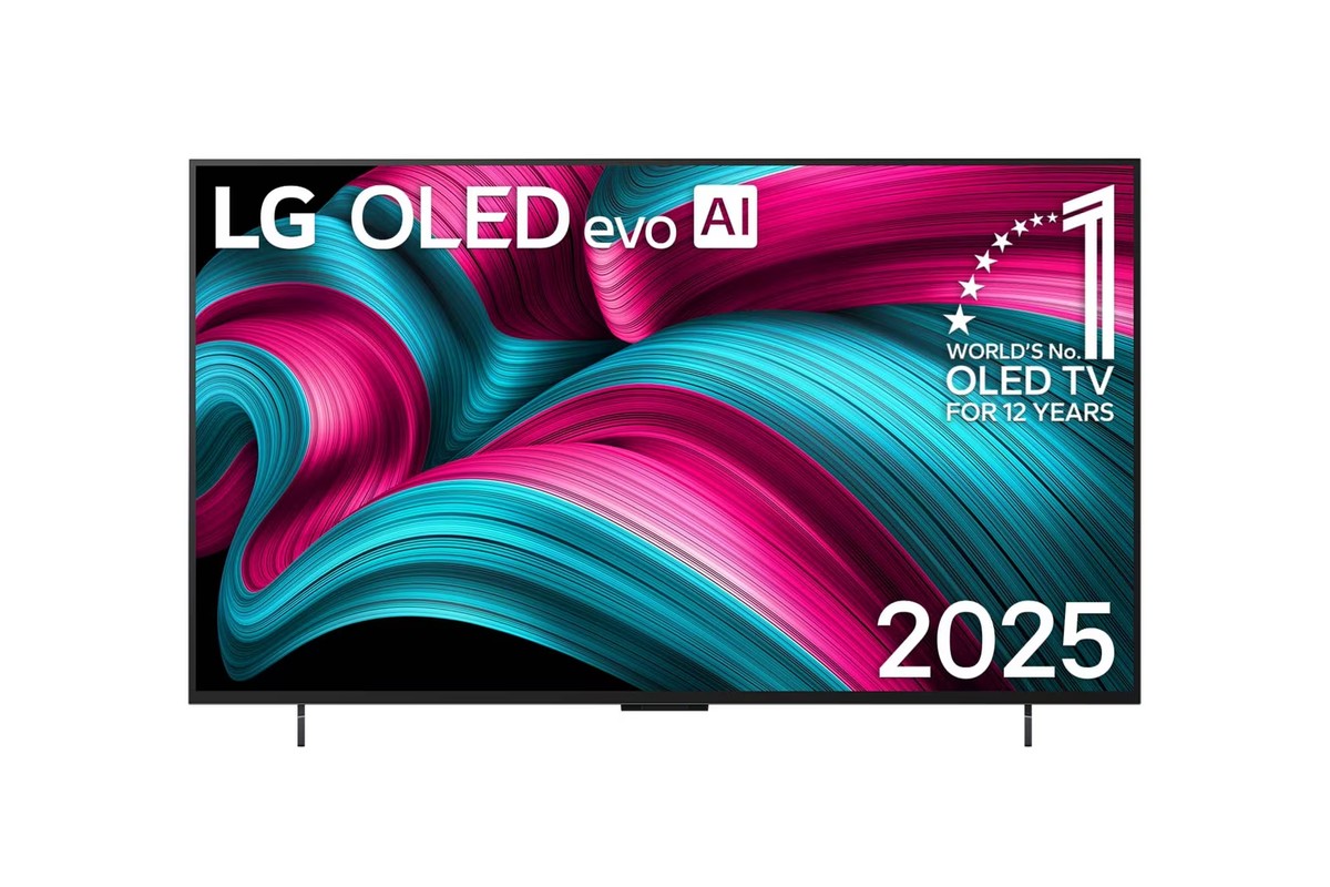 Televisore LG OLED42C57LA visto di fronte, schermo acceso