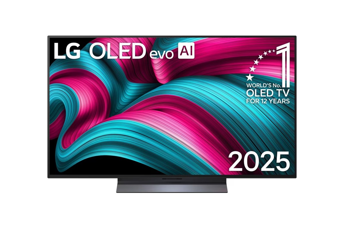 Téléviseur LG OLED48C57LA vu de face, dalle allumée