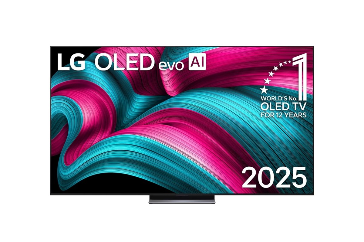 Televisore LG OLED83C57LA visto di fronte, schermo acceso
