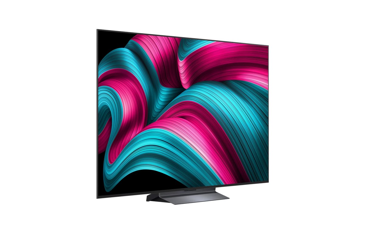 Téléviseur OLED evo posé dans un salon