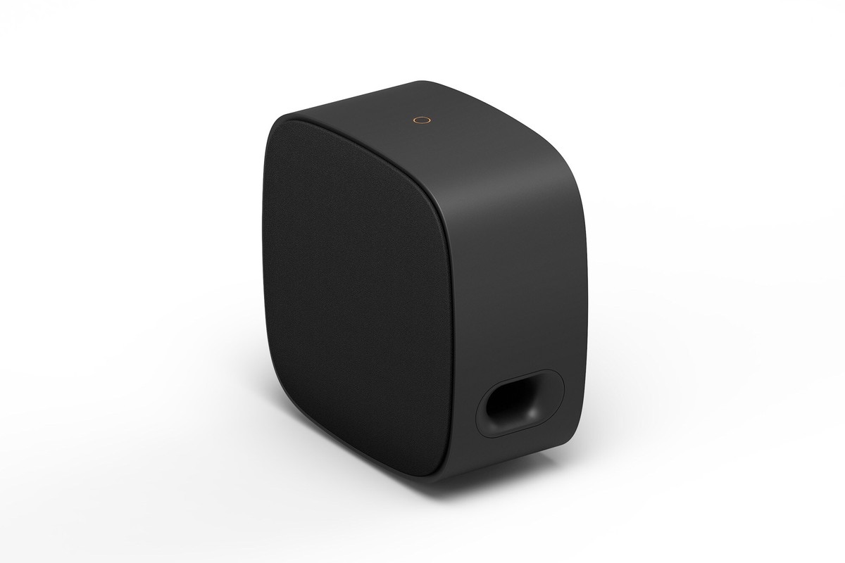 Caisson de basses LG Sound Suite W7 vu de trois quarts, tissu noir et évent latéral