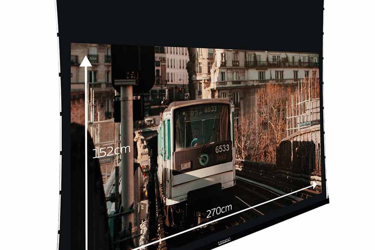Écran Lumene Coliseum UHD 4K installé en home cinéma