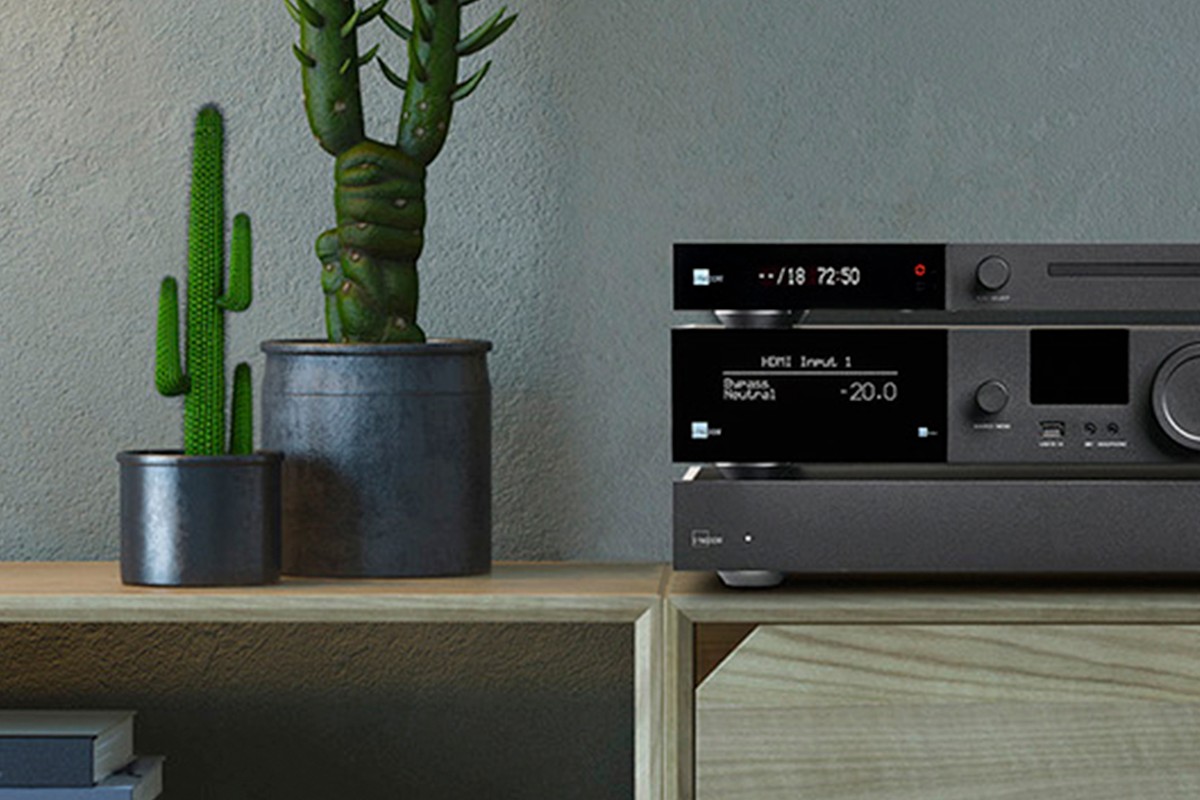 Lettore CD e amplificatore Lyngdorf impilati