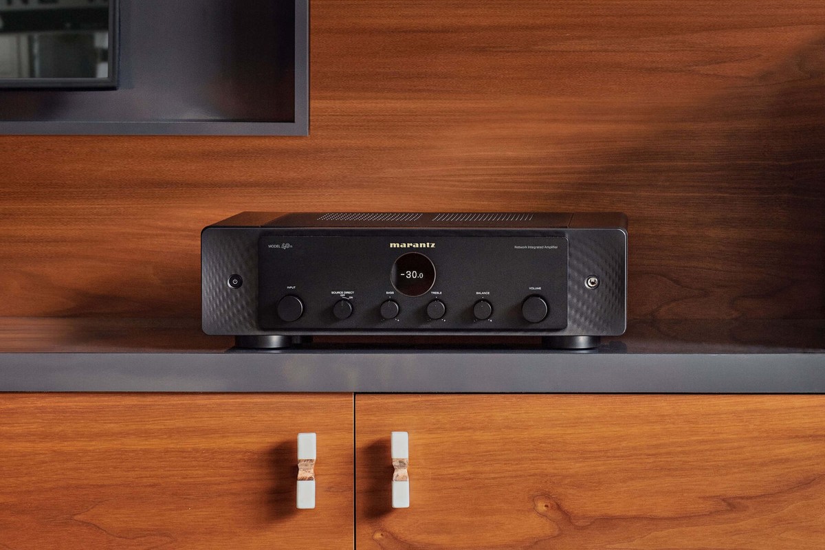 Amplificateur intégré Marantz Model 40n vu de face