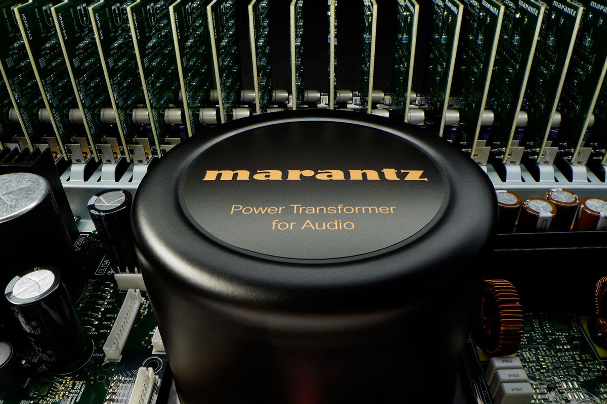 Transformateur d'alimentation et cartes d'amplification internes