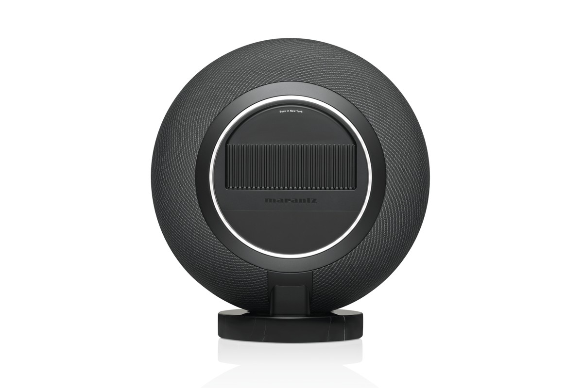 Enceinte vue de trois quarts