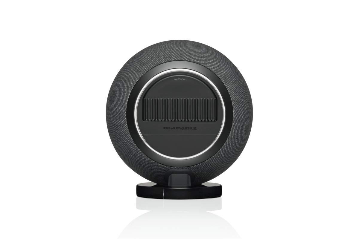 Enceinte vue de trois quarts