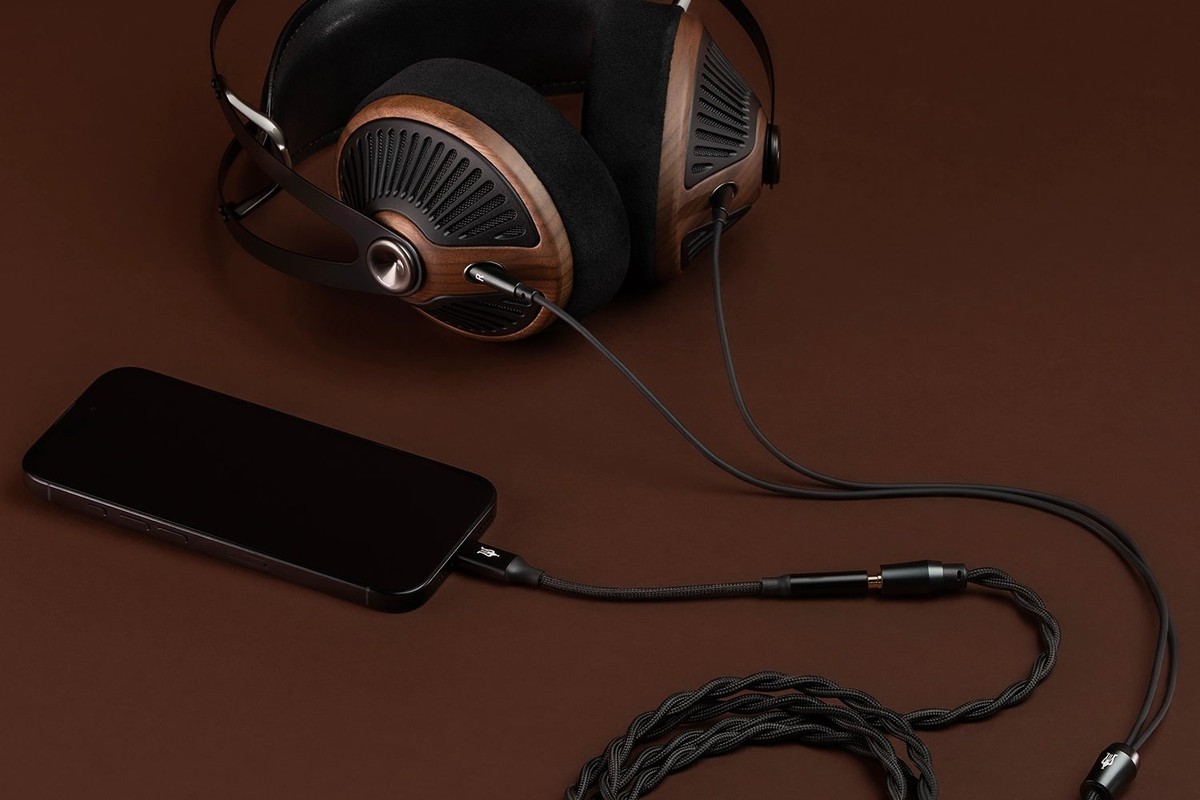 Cable et adaptateur USB-C fournis avec le 105 Silva