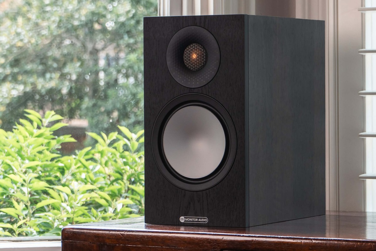 Bronze 50 7G in einer Wohnraum-Aufnahme