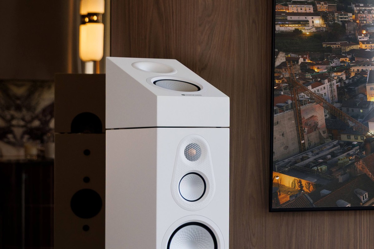 Silver AMS 8G blanche dans une installation home-cinéma