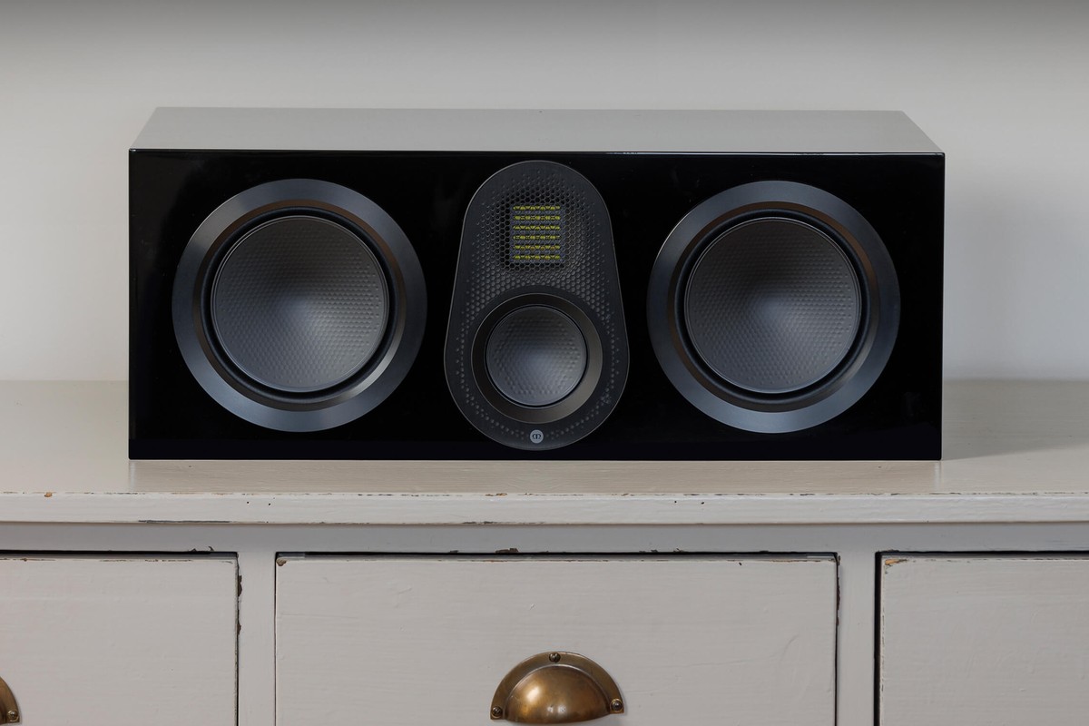 Enceinte centrale Gold C250 6G dans une installation home-cinéma