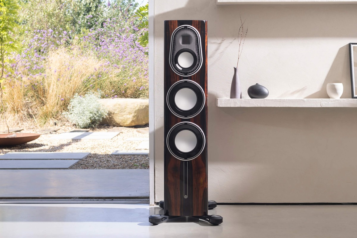 Platinum 200 3G floorstander in a living space