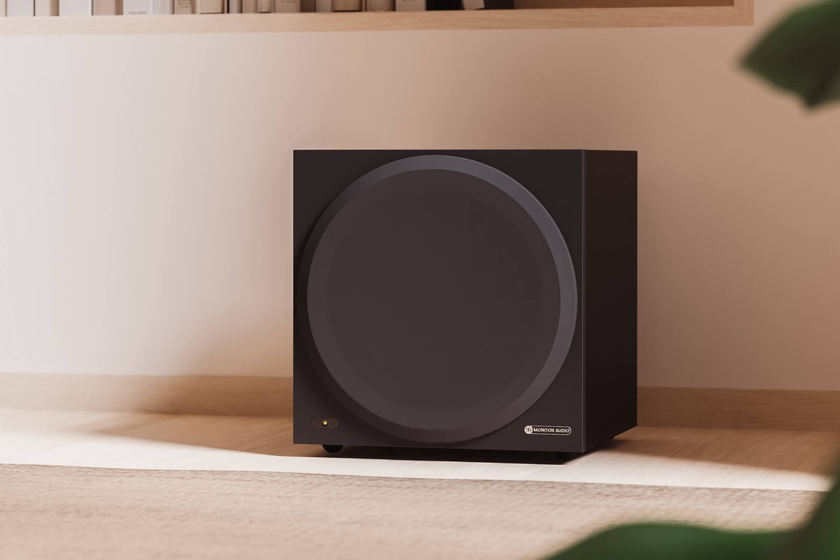 Subwoofer Vestra W10 in un soggiorno