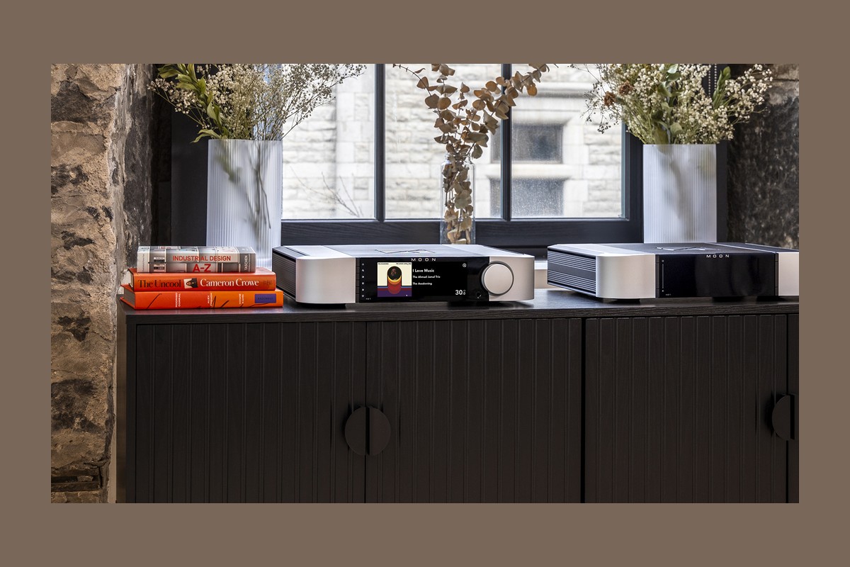 Lecteur réseau et préamplificateur Moon 491 intégré à un système stéréo