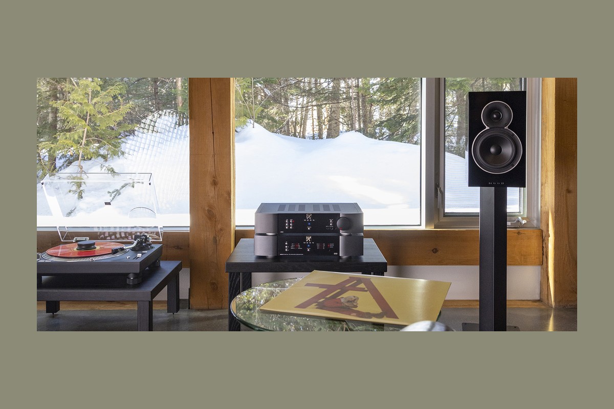 Amplificateur intégré Moon 250i V2 installé dans un salon