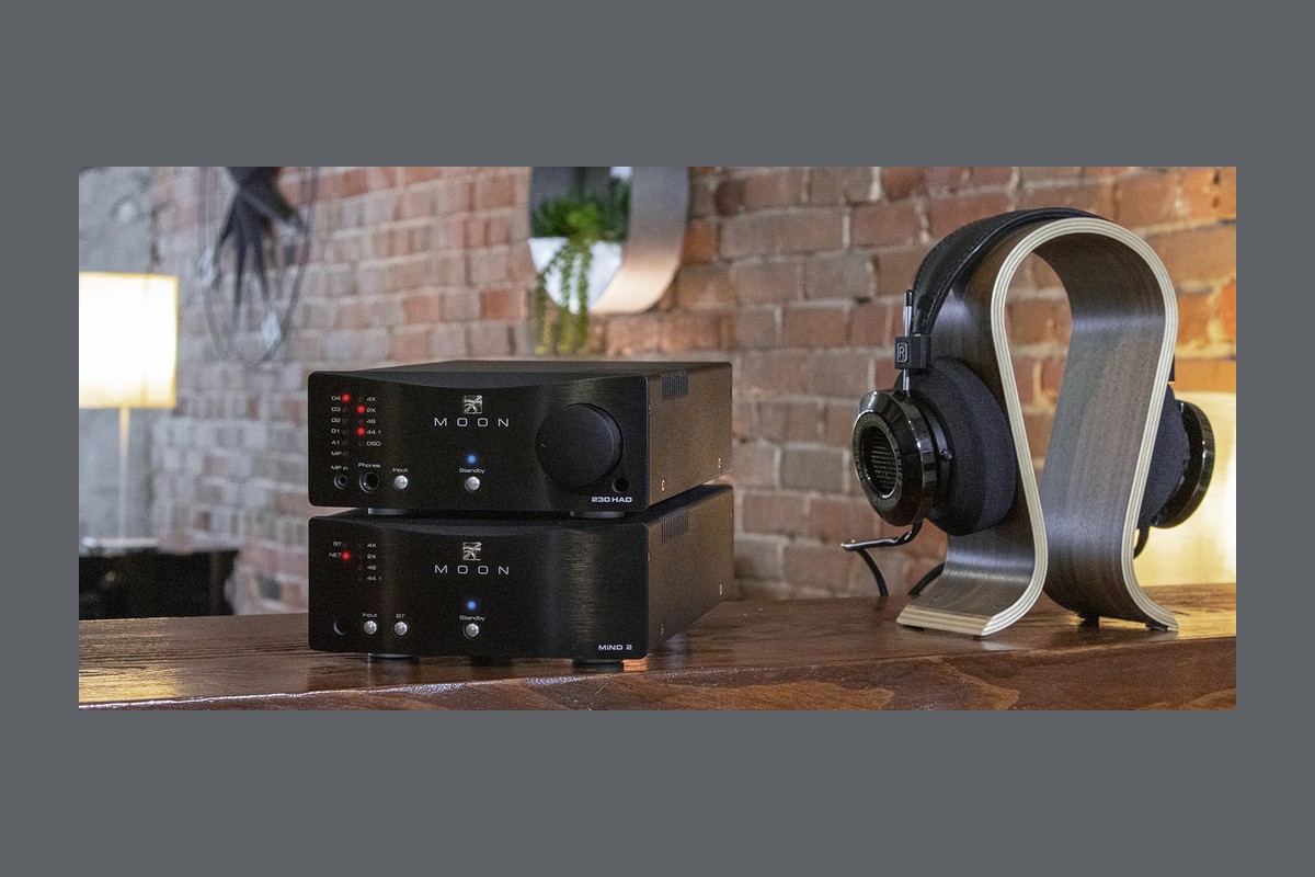 Amplificateur pour casque Moon 230HAD sur un bureau