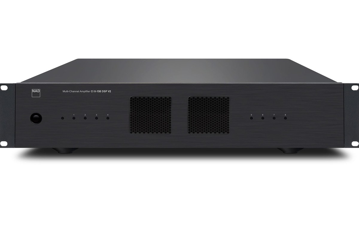 Front des Verstärkers NAD CI 8-150 DSP V2 mit Rackwinkeln