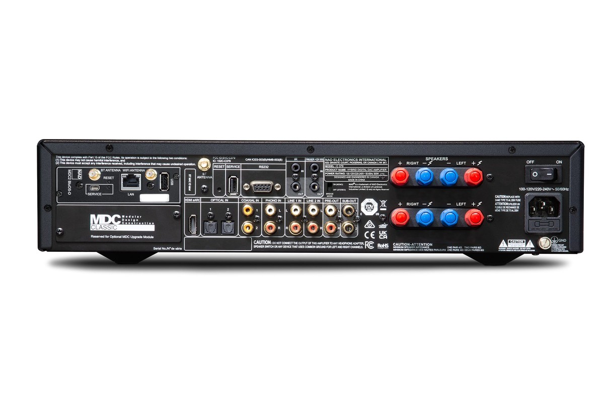 Rückseite eines Vollverstärkers mit eingebautem Streamingmodul