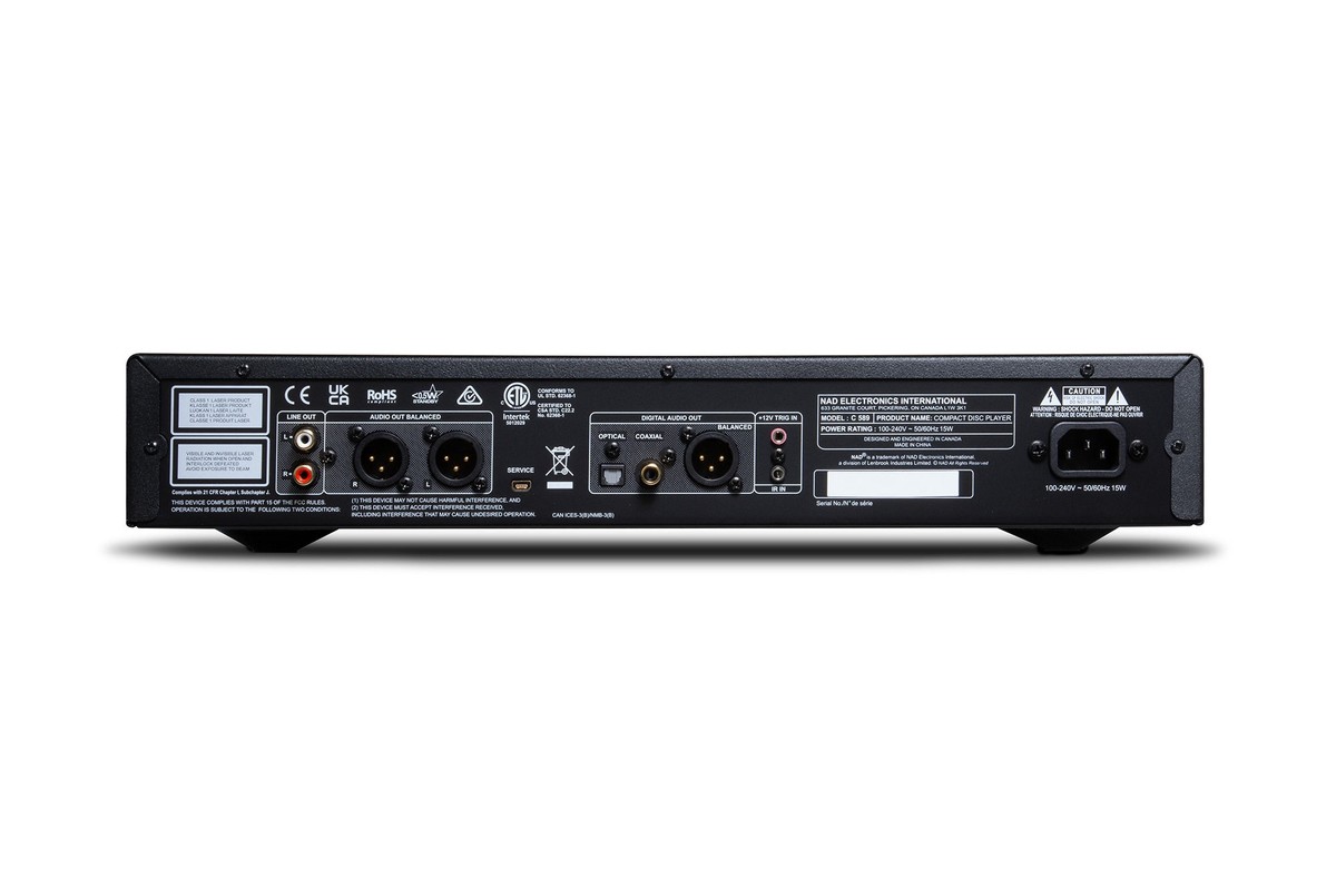 Pannello posteriore del NAD C 589 con uscite RCA, XLR, coassiale, ottica e AES/EBU