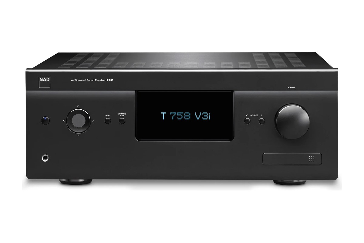 NAD T 758 V3i von vorne, Display eingeschaltet