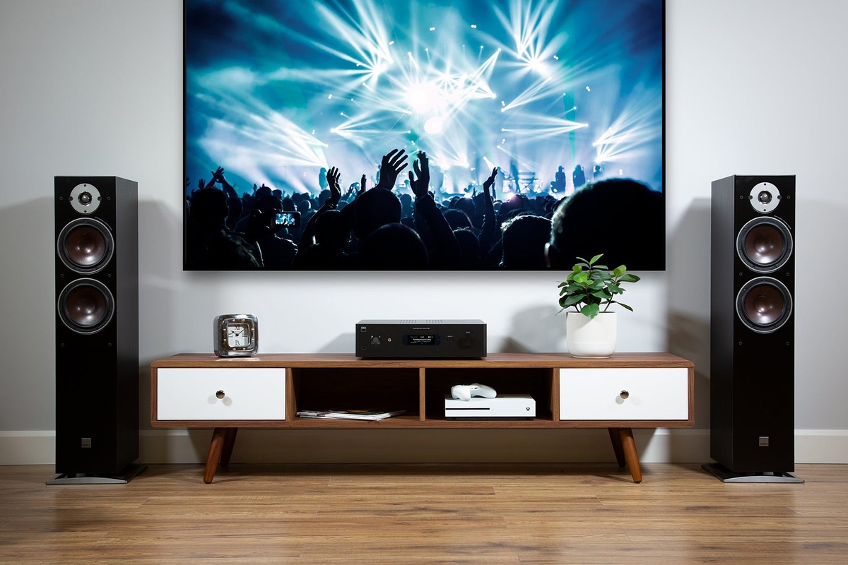 NAD C 399 en système avec enceintes colonnes DALI