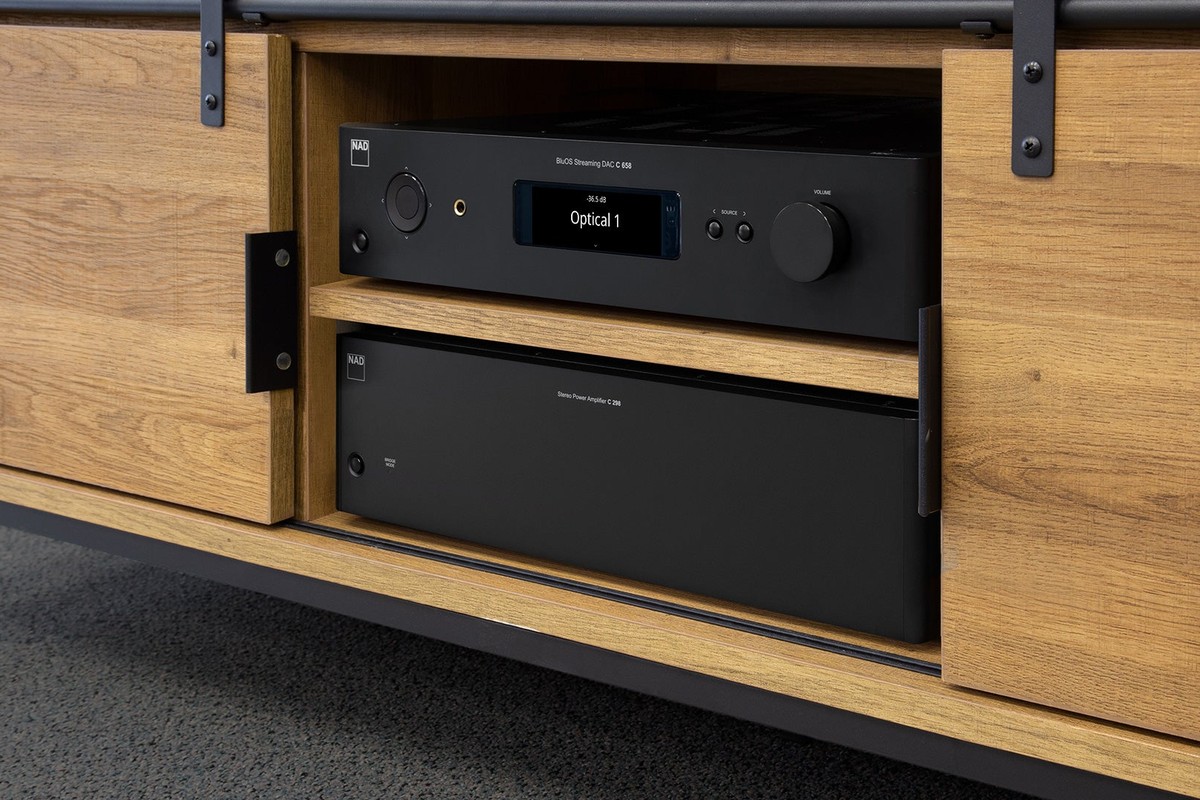 NAD C 298 power amplifier and C 658 streaming DAC in a wooden cabinet