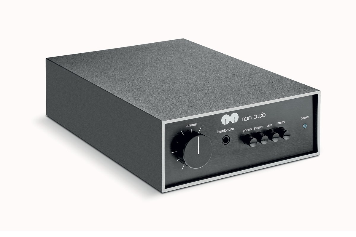 Amplificateur Naim NAIT 50 vu de trois quarts