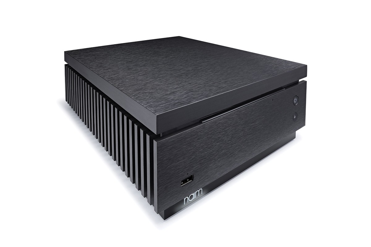 Naim Uniti Core in vista di tre quarti con la fessura per CD