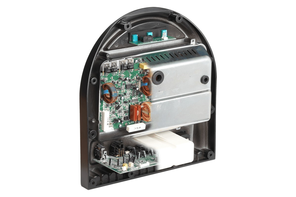 Module d'amplification visible dans le coffret ouvert