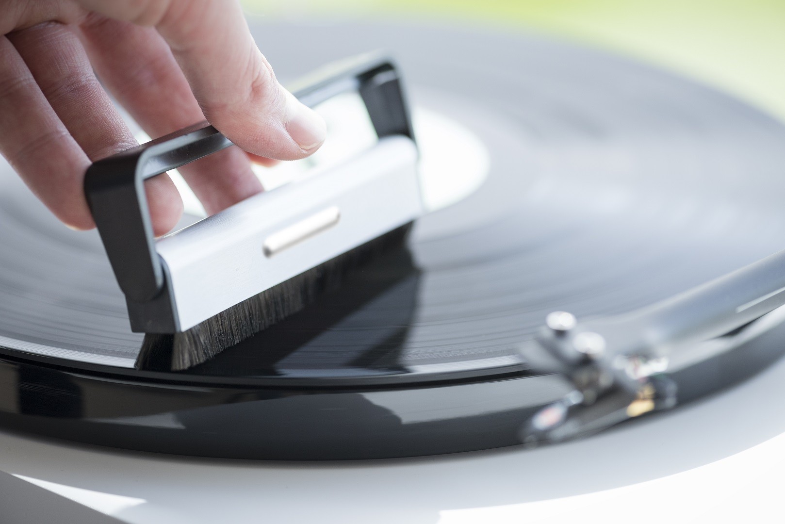 Pro-Ject Brush IT Antistatic Brush on a Vinyl Platinum