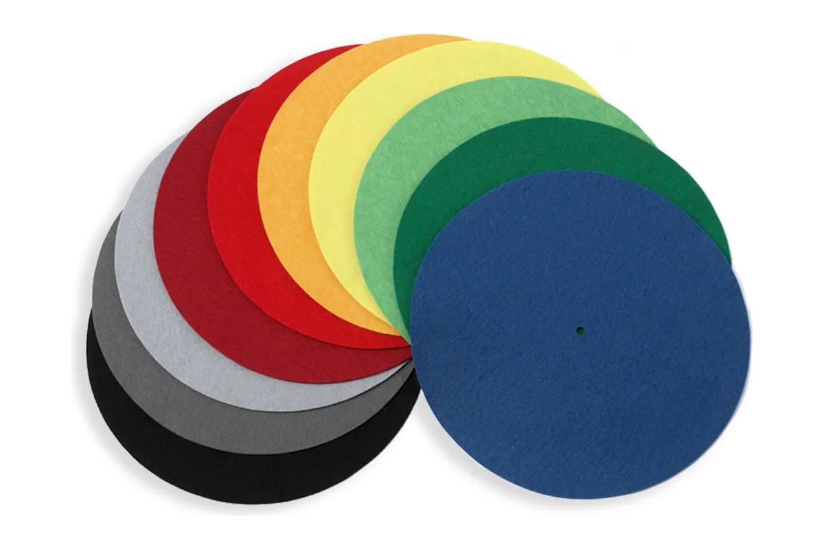 Feutrines de platine en plusieurs coloris disposées en éventail